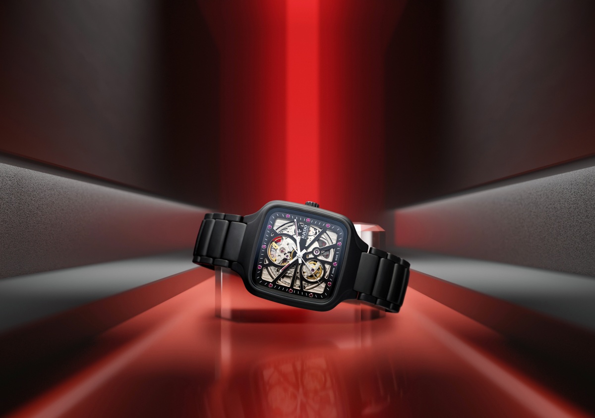 Rado 瑞士雷達表日前於泰國曼谷中央公園盛大舉行品牌開幕記者會,為全新專賣店隆重揭幕。活動由 Rado 瑞士雷達表執行長 Adrian Bosshard 親自主持,專賣店的設計反映了Rado 瑞士雷達表對優雅、工藝與創新的堅持,並完整展示品牌全系列標誌性時計,亦將為每位顧客帶來極致的品牌體驗。