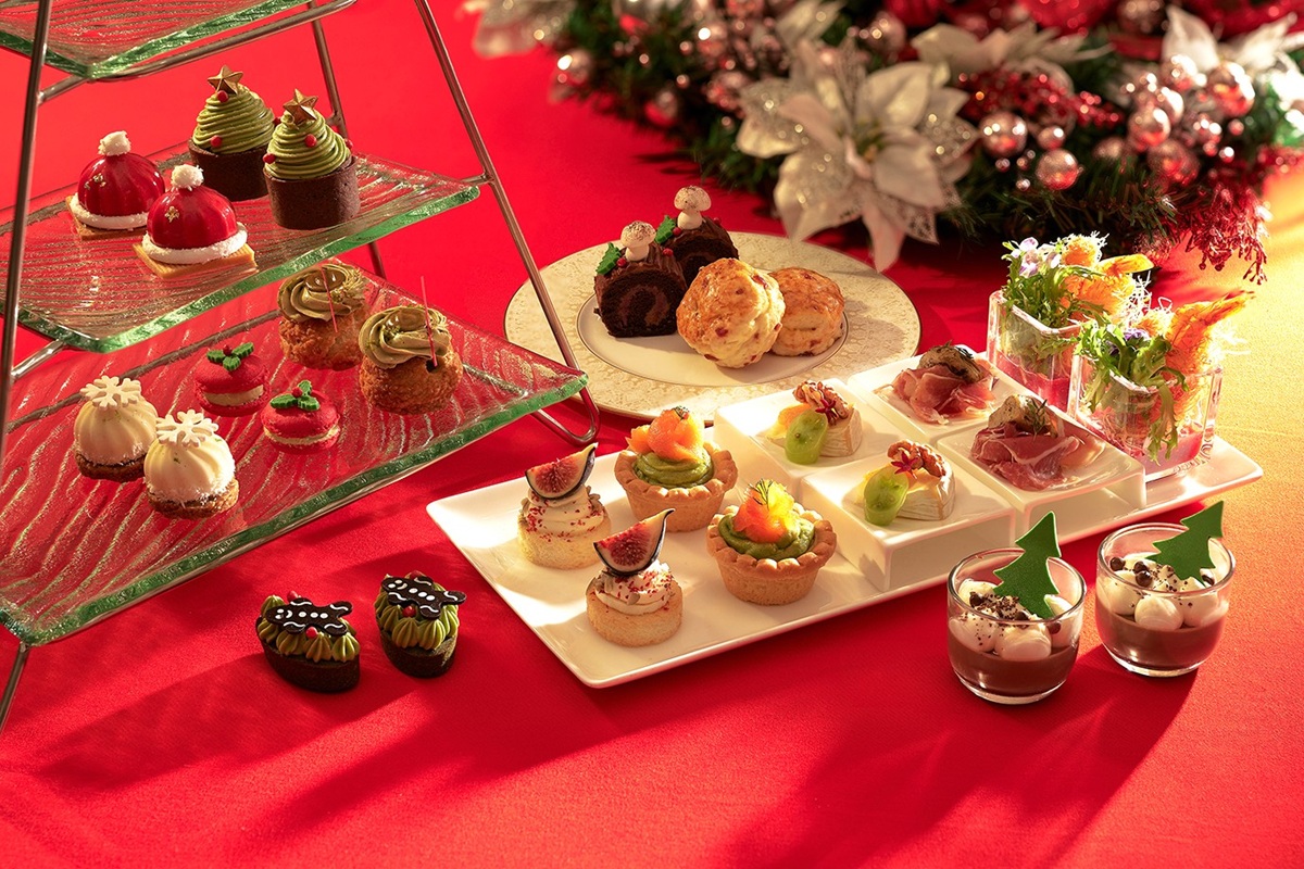 圖說2 JR東日本大飯店台北聖誕主題雙人下午茶包含5款鹹點、9款甜點與咖啡或茶飲。