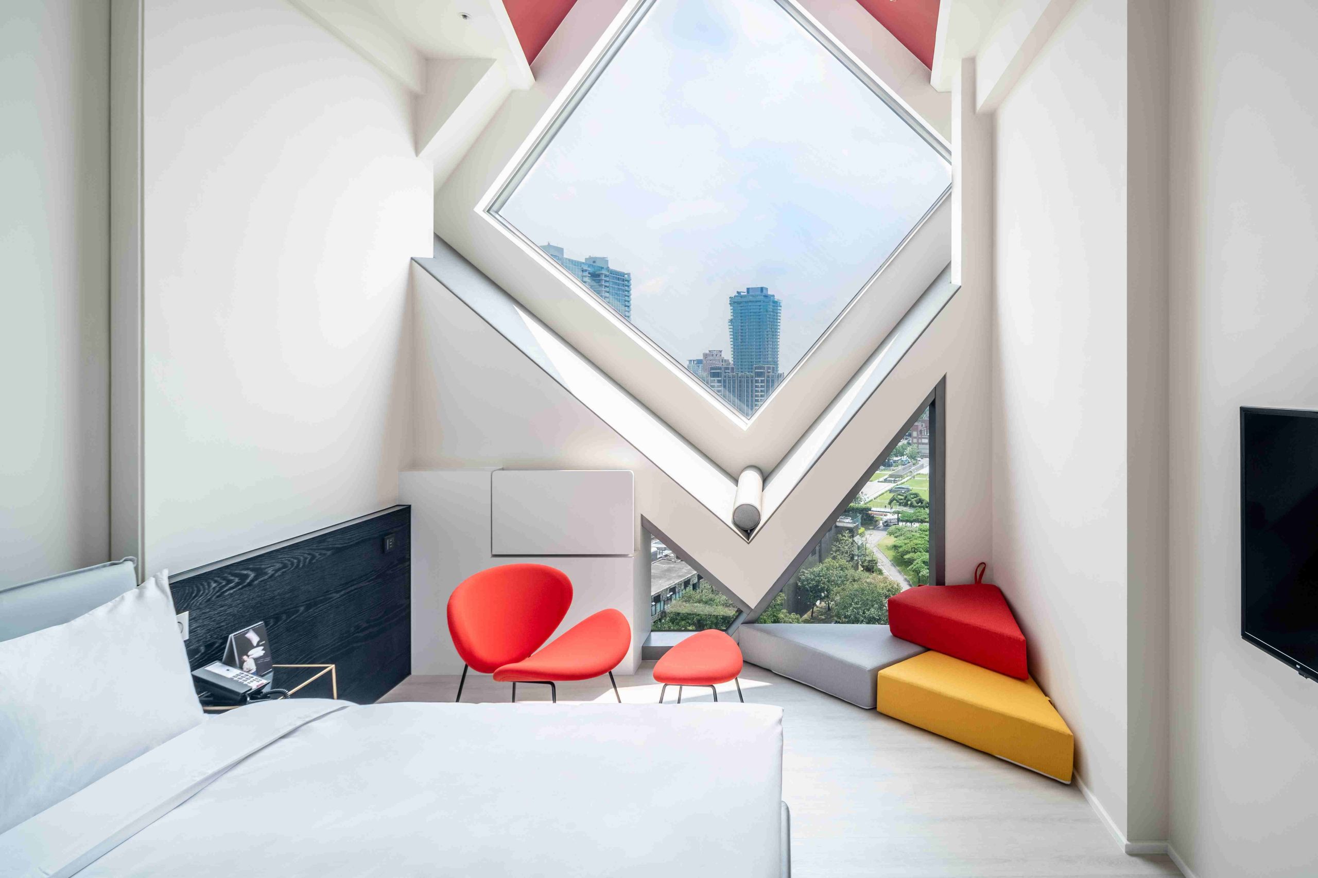 今晚在星空下開桌！ 台中大毅老爺行旅獨家引進國美館研發桌遊《遇見臺灣》， 入住即享「星級玩家」專屬尋寶禮遇