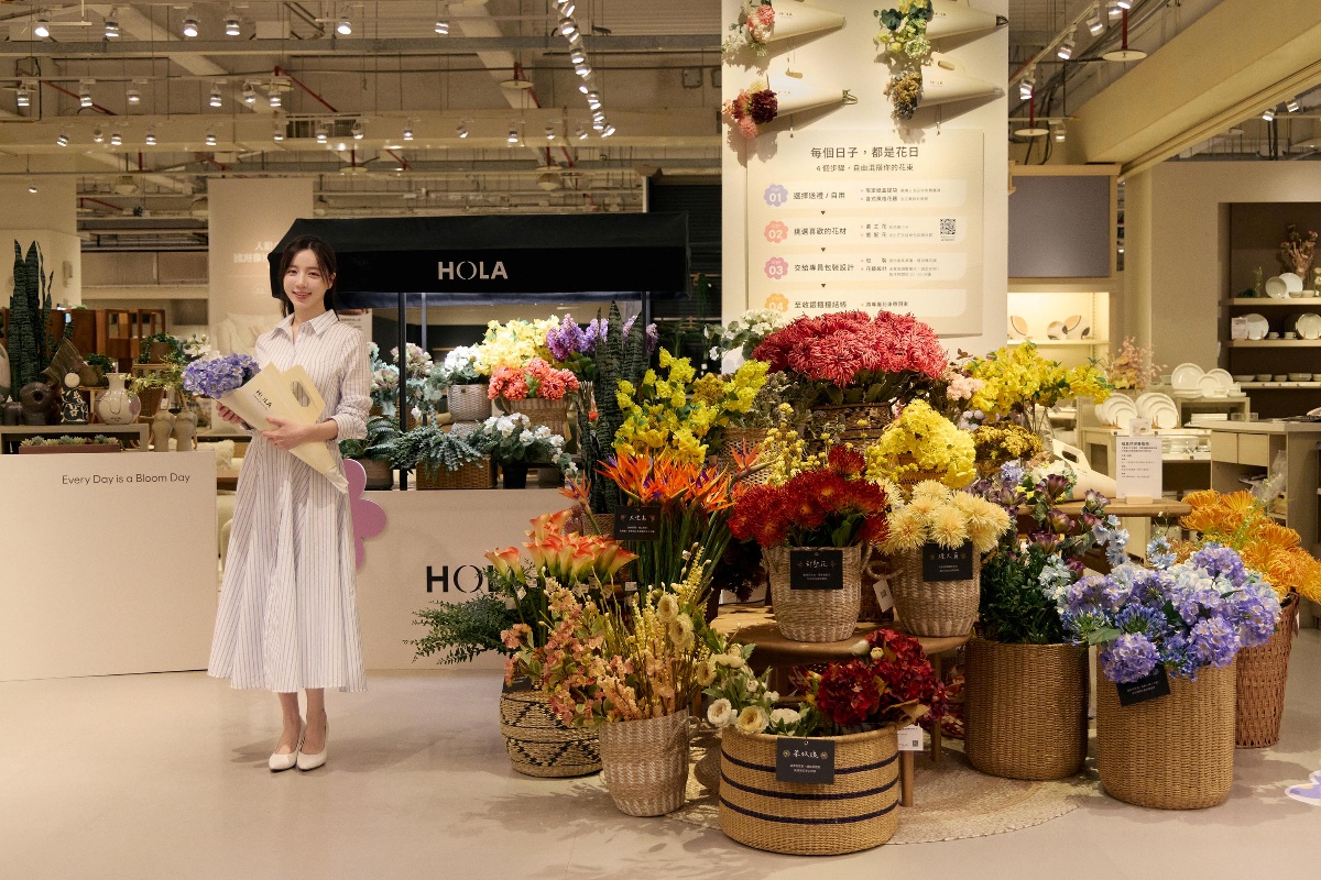 春天不只是一個季節,而是一種生活的節奏。今年春天,HOLA以「花日Marché」為主題,將法式市集(Marché)的愜意氛圍帶進居家空間,打造一座「不凋謝」的花市。