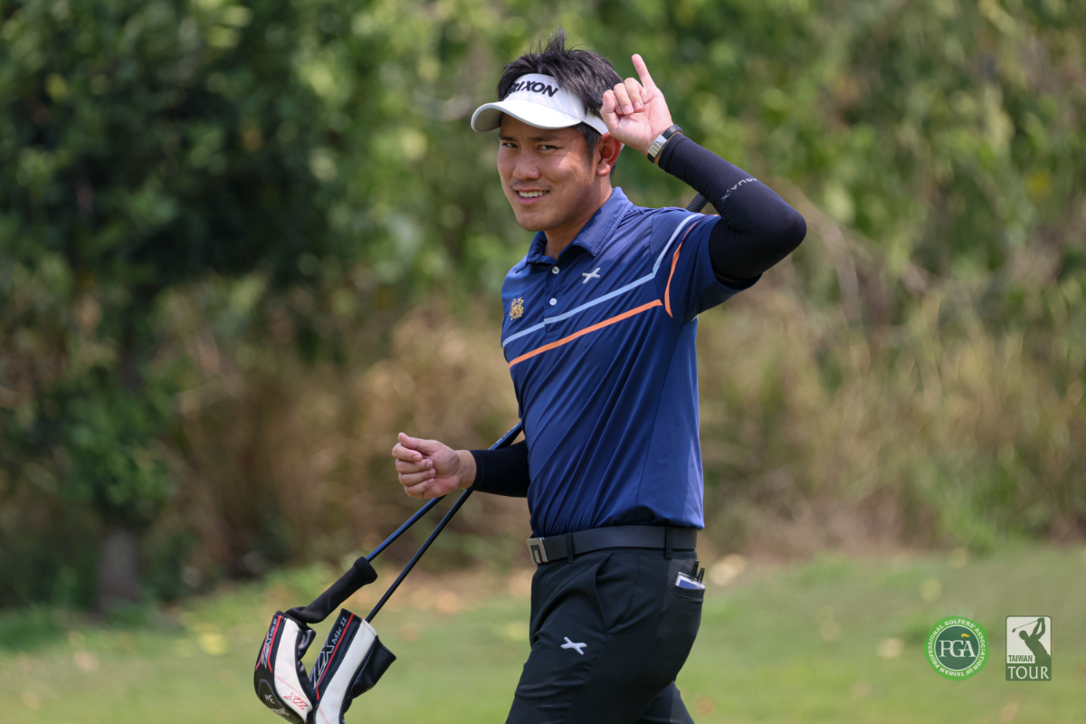 2026 TPGA台巡賽季首場比賽肇喜登峰巡迴賽 - 長華公開賽今天(27日)在高雄信誼球場的第三回合,泰國選手瓦萬(Warun Leamgaew)揮出五鳥一柏忌的68桿,以三回合總桿低於標準桿12桿的204桿,躍居領先,主場選手蘇晉弘打出71桿,以三回合總桿低於標準桿11桿的205桿,一桿之差,暫居第二。