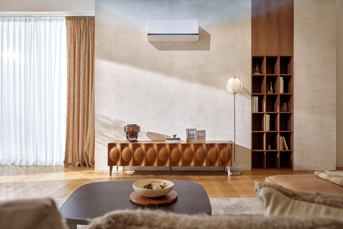 隨著智慧生活邁向自動化,全球空調需求已進化至能透過AI主動感知並隨環境即時調整。全球智慧生活解決方案公司LG電子(LG)將AI情感智慧(Affectionate Intelligence)概念導入冷暖空調產品線,推出極淨2.0、極適2.0與極效 2.0系列,不僅涵蓋多元冷暖房需求,更透過AI主動感知技術,自動調節氣流、調控室內空氣條件及能源使用效率,為使用者打造更貼近日常的智慧居家體驗。