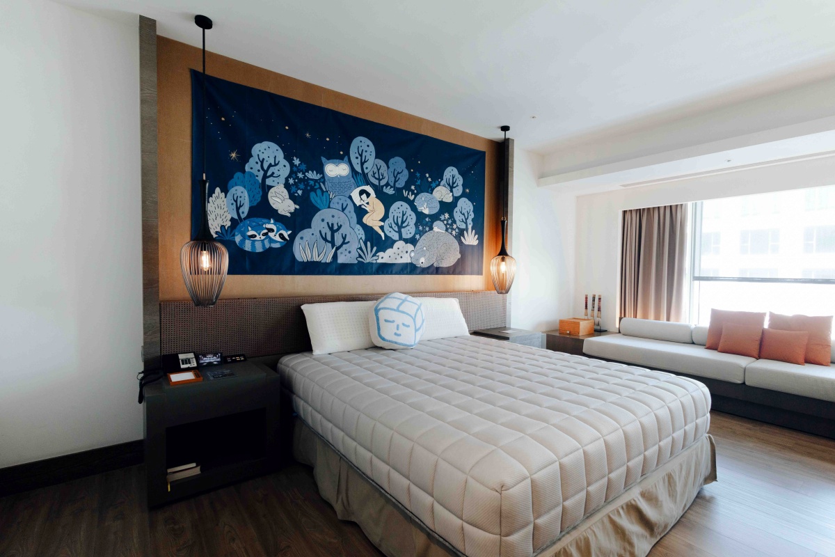 追求質感睡眠的旅行時代，「睡得好」已成為重要旅遊指標，台南晶英首度攜手台灣超人氣寢具品牌「眠豆腐」，推出全新「晶夜好眠計畫」主題住房專案，將客房轉化為沉浸式睡眠實驗室，導入經典床墊、多功能枕頭及親膚床套組等，讓旅人能在飯店得到徹底放鬆。