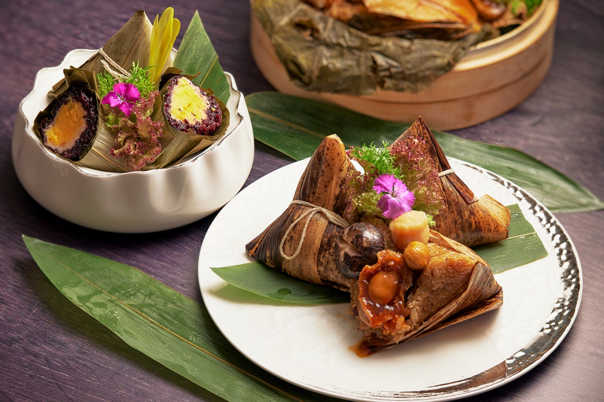 隨著初夏將至,端午節的儀式感悄然升溫,粽香不只是味覺的記憶,更是一份關於心意的傳遞。今年,JR東日本大飯店台北凱華樓中華料理,由主廚楊德興以近四十年的廚藝底蘊為靈感,將傳統工藝與現代精緻交織,推出一系列兼具風味與質感的端午粽禮,讓節慶不只是傳承,更是一場優雅的生活提案。