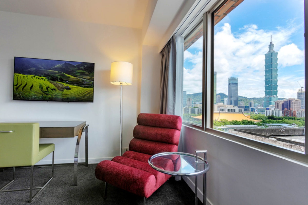 母親節將至，國聯大飯店搶攻孝親商機，即日起至5月底推出「寵愛媽咪 孝親月住房專案」，結合景觀客房、節慶蛋糕與米其林餐飲三大亮點，打造城市型輕奢假期。