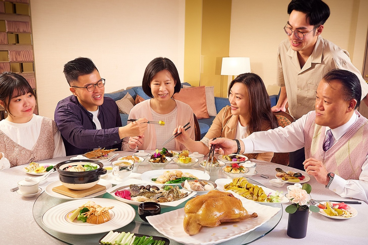 搶攻年度重要檔期母親節餐飲市場，JR東日本大飯店台北由鉑麗安全日餐廳、凱華樓中華料理與HAYASE日本料理三大主力餐廳同步推出期間限定專案，從自助餐、桌菜宴席到精緻會席，透過產品差異化與價格帶分層布局，全面鎖定家庭聚餐與高端客群，力拚節慶餐飲業績高峰。