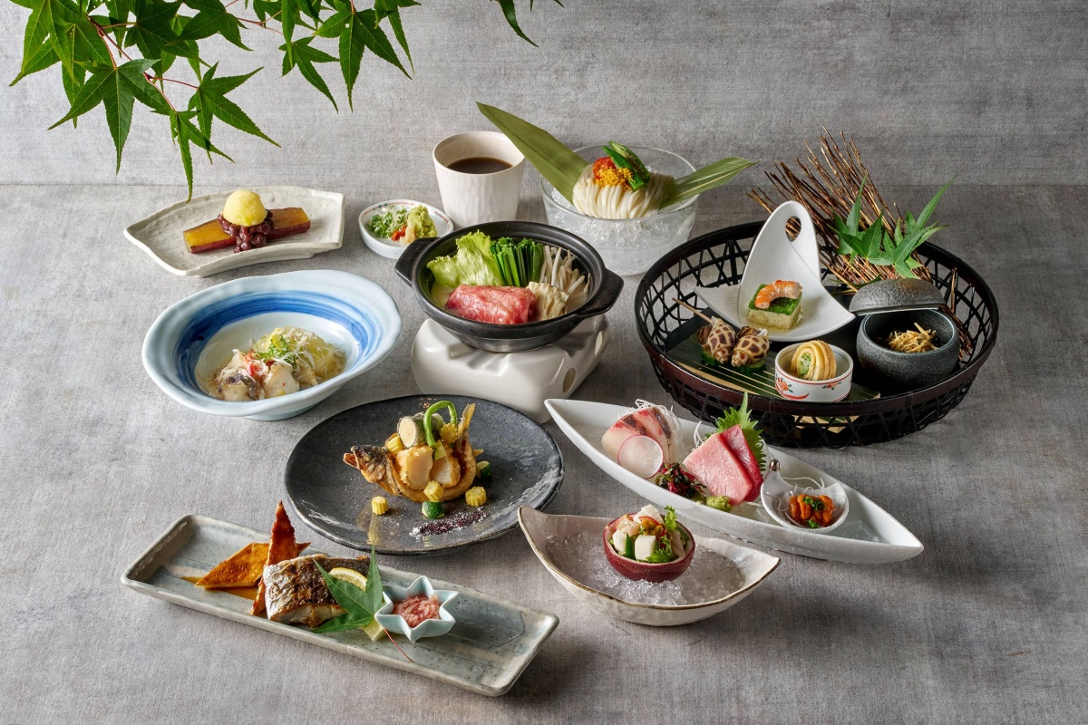 盛夏時序悄然展開,台北美福大飯店的晴山日本料理,即日起推出全新夏季限定套餐「夏霞風雅・盛夏之宴」,匯聚海洋鮮味與台灣在地鮮蔬,透過細膩的和食技藝,描繪專屬夏日的清爽韻味。