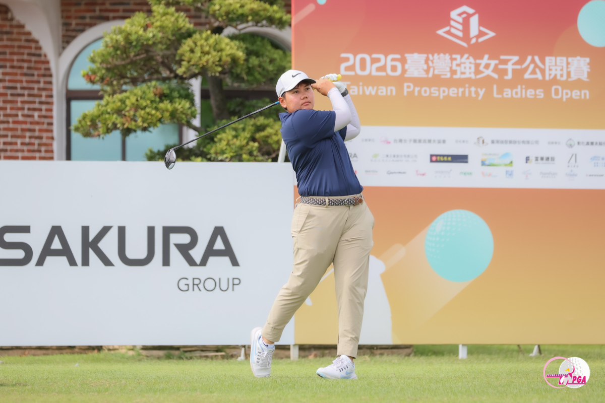 2026 臺灣強女子公開賽今日於彰化高爾夫球場進行第二回合賽程。本輪開始處領先地位的泰國選手雪曼（Sherman SANTIWIWATTHANAPHONG）、納瓦朋（Navaporn SOONTREEYAPAS）今天依舊繳出出色成績單，分別打出70、71桿，各自以總桿數139與140桿分佔第一、二名。