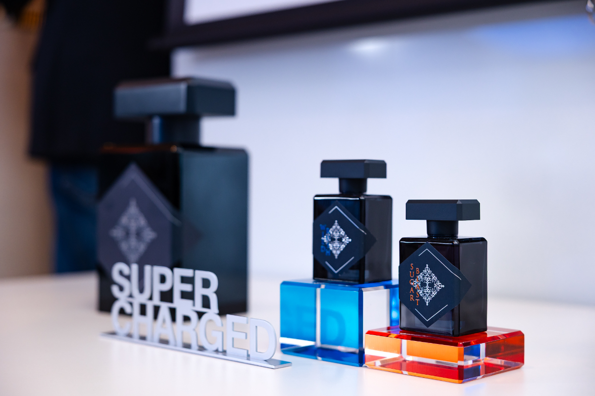 先亞Scentasia 代理的法國香氛品牌 INITIO Parfums Privés 舉辦「SUPERCHARGED 全新系列新品發表會」,發表會以「將生活視為一個巨大的遊樂場」為核心概念,透過精心打造的感官互動空間,讓賓客親身體驗香氣魅力。