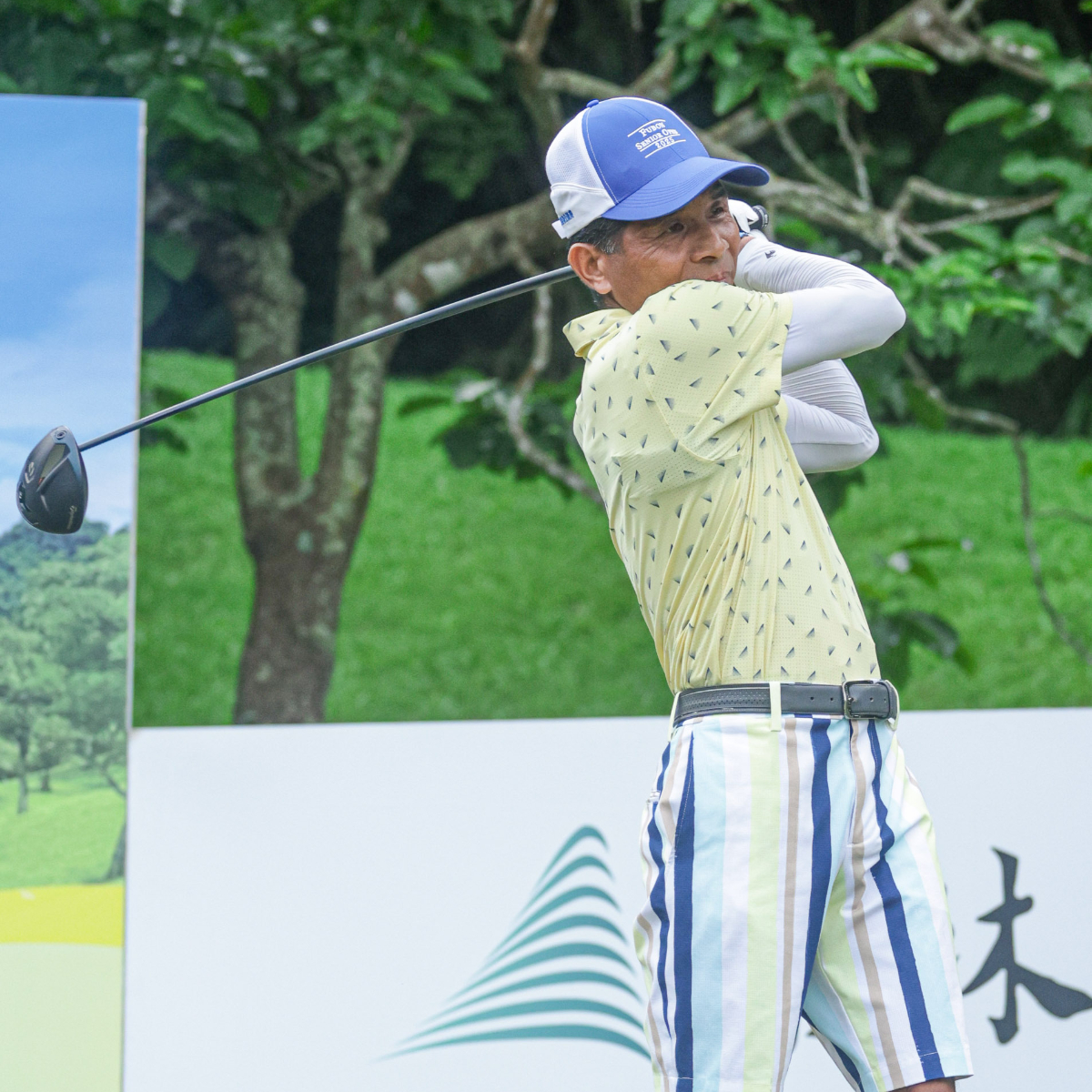 首屆綠林老爺長春公開賽首輪以「小巨人」翁永田表現神勇，飆出65桿(-7)搶頭香，許孟男與連騼森同以一桿差距，緊跟在後；超級長春組，張欽國靠著後九洞揮出33桿後來居上，以領先3桿的總桿69桿（-3）獨走。
