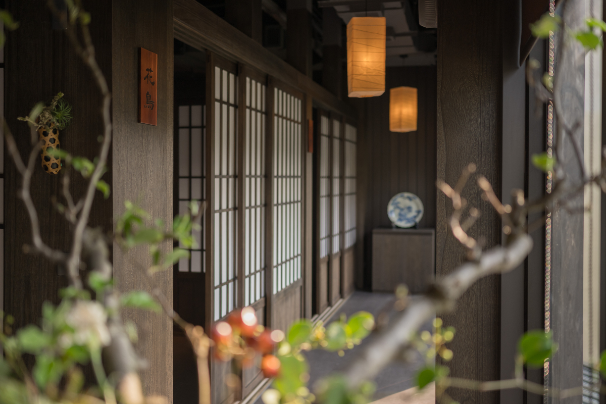 源自日本東京、近六十年歷史的自然流懷石名店 TOUTOUAN 燈燈庵,今年八月首度將東京自然流懷石料理美學帶進新竹 Big City 遠東巨城購物中心,推出期間限定 POP-UP STORE。