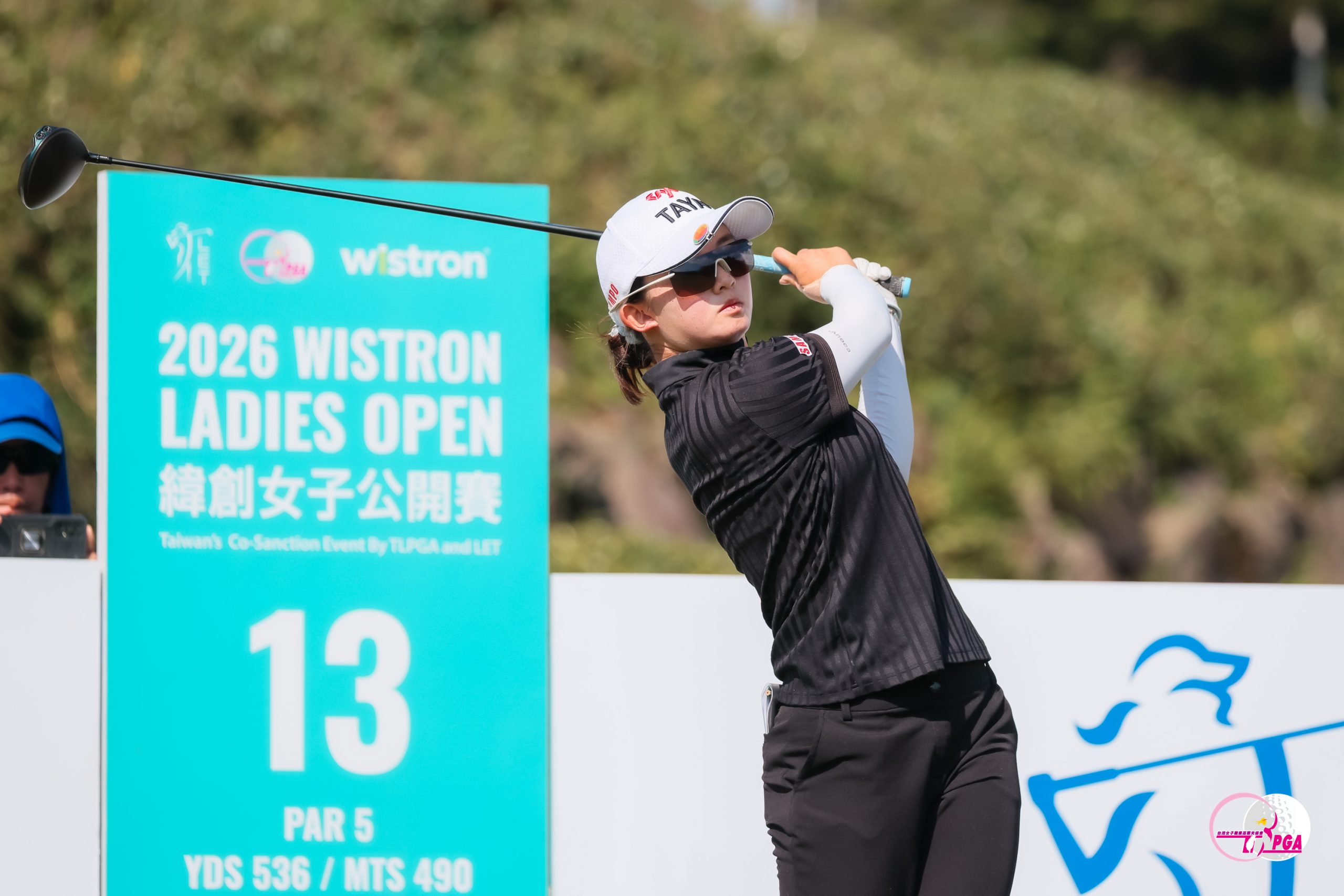 洪玉霖後九洞五連鳥,以135桿(-9)並列第四